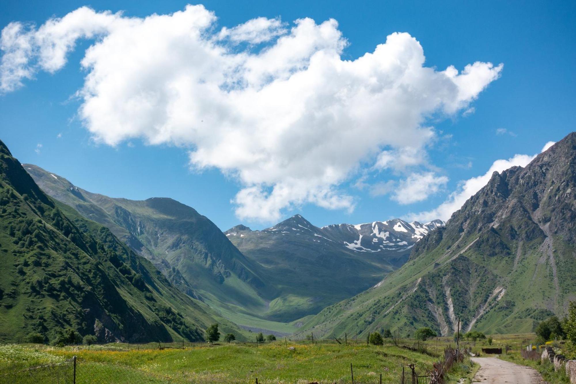 Terkhena Hotel Kazbegi Bagian luar foto